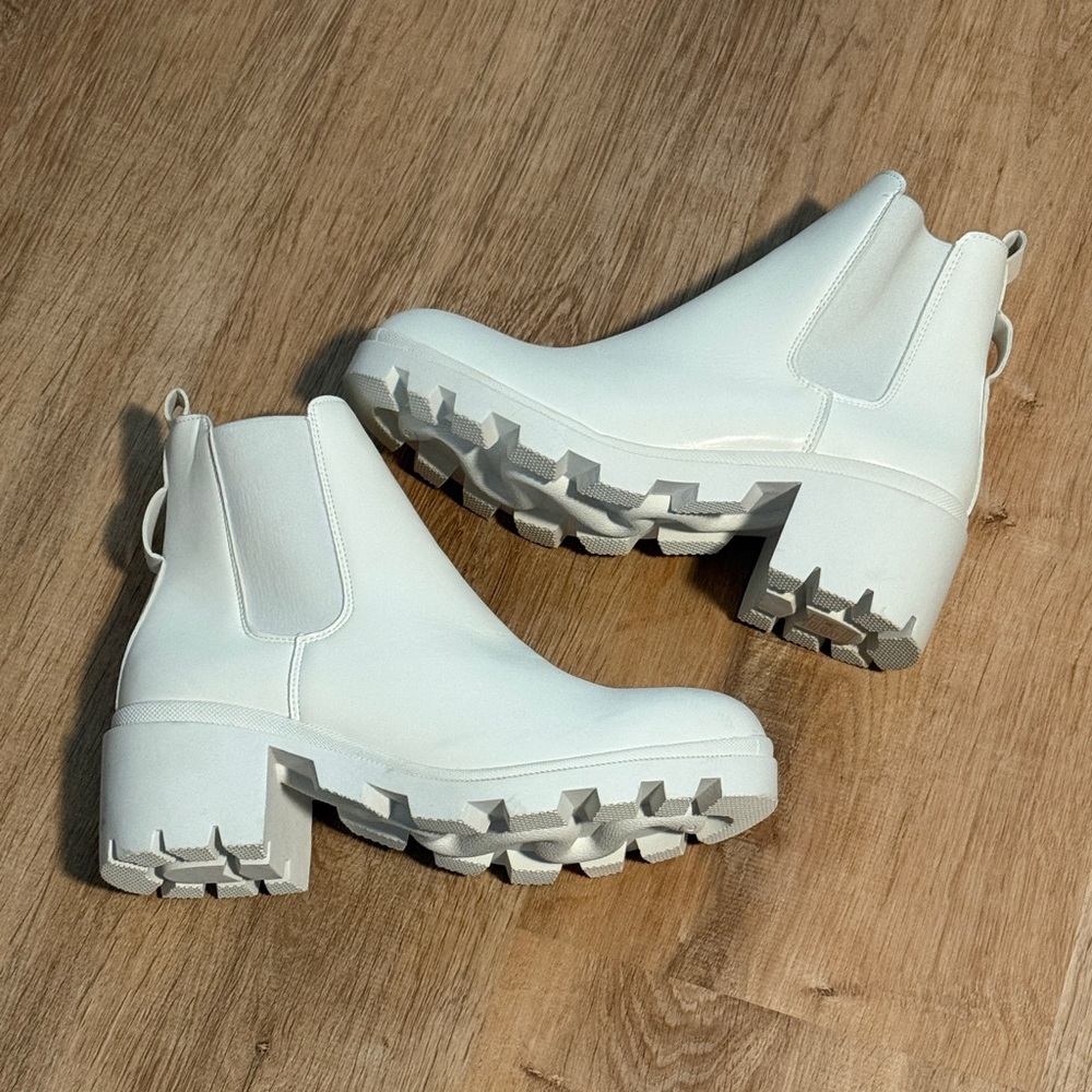 Stylish White Chunky Heel Ankle Boots